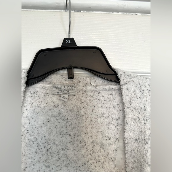 🤍XL KIDS COMFY SWEATER🤍 - Picture 2 of 6